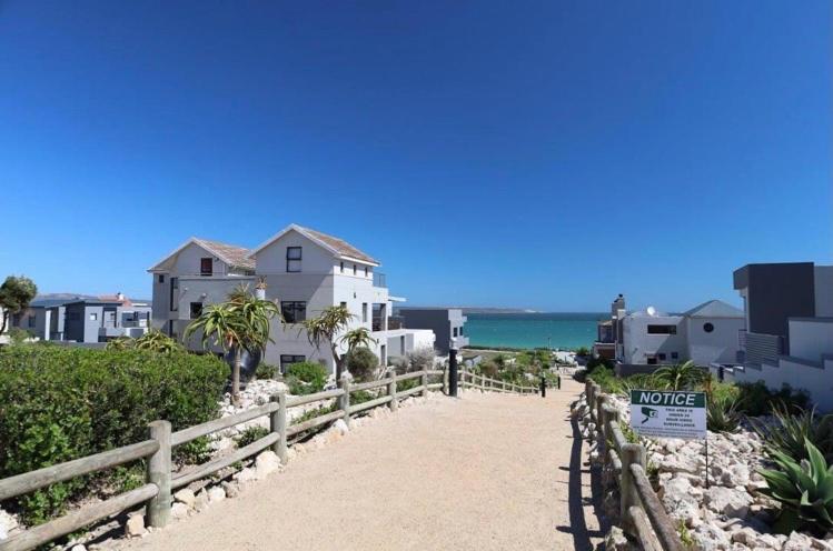 Perfect 10 - 10 To 13 Sleeper Luxury Holiday Home Breakage Deposit Of R2500 Per Weekend Lease ลางเงอบาน ภายนอก รูปภาพ