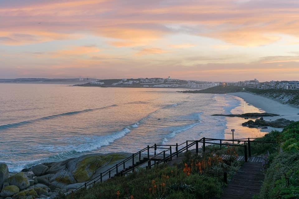 Perfect 10 - 10 To 13 Sleeper Luxury Holiday Home Breakage Deposit Of R2500 Per Weekend Lease ลางเงอบาน ภายนอก รูปภาพ