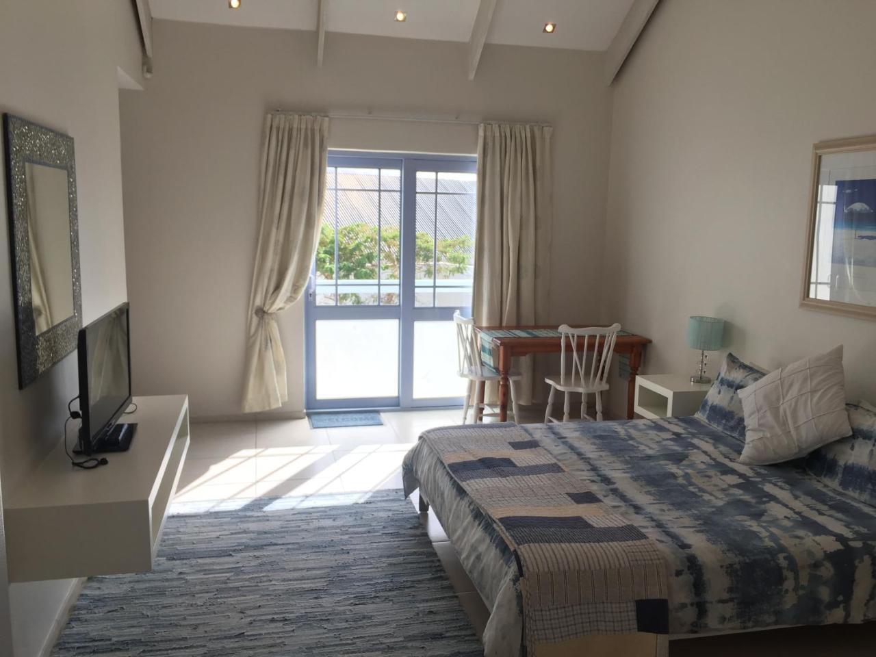 Perfect 10 - 10 To 13 Sleeper Luxury Holiday Home Breakage Deposit Of R2500 Per Weekend Lease ลางเงอบาน ภายนอก รูปภาพ
