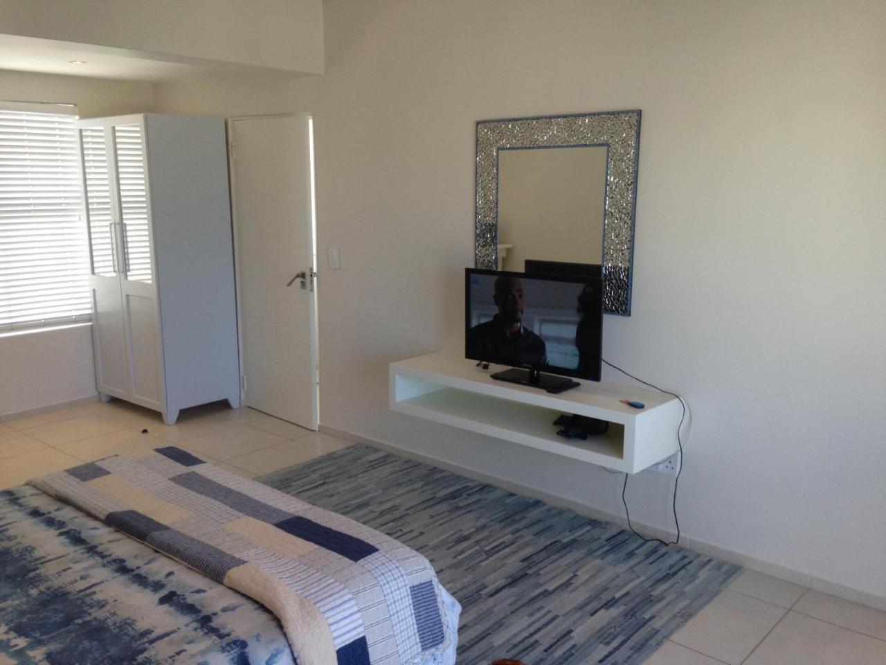 Perfect 10 - 10 To 13 Sleeper Luxury Holiday Home Breakage Deposit Of R2500 Per Weekend Lease ลางเงอบาน ภายนอก รูปภาพ
