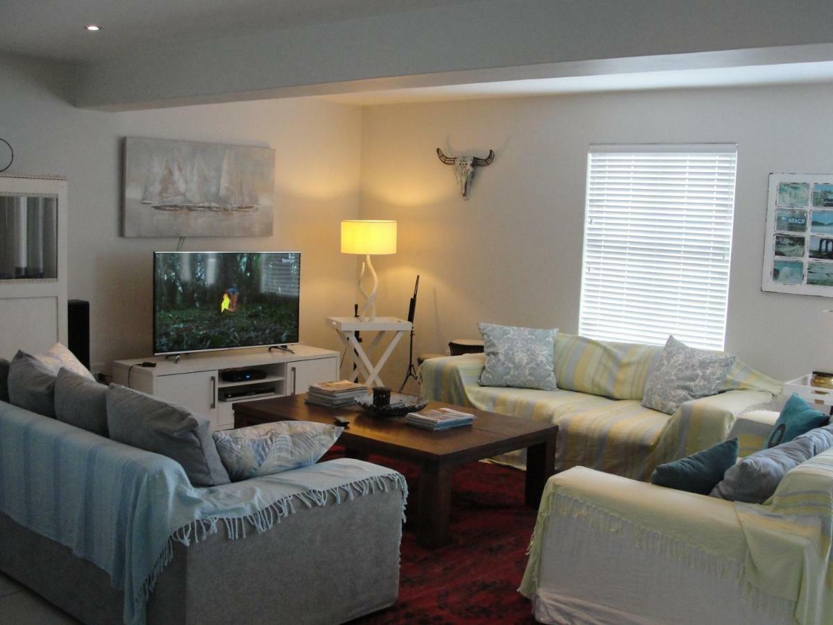 Perfect 10 - 10 To 13 Sleeper Luxury Holiday Home Breakage Deposit Of R2500 Per Weekend Lease ลางเงอบาน ภายนอก รูปภาพ